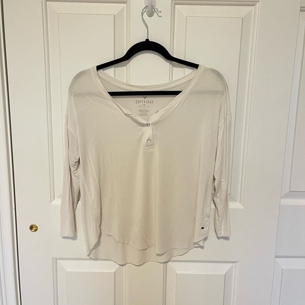 AE White Henley Top Size S✨